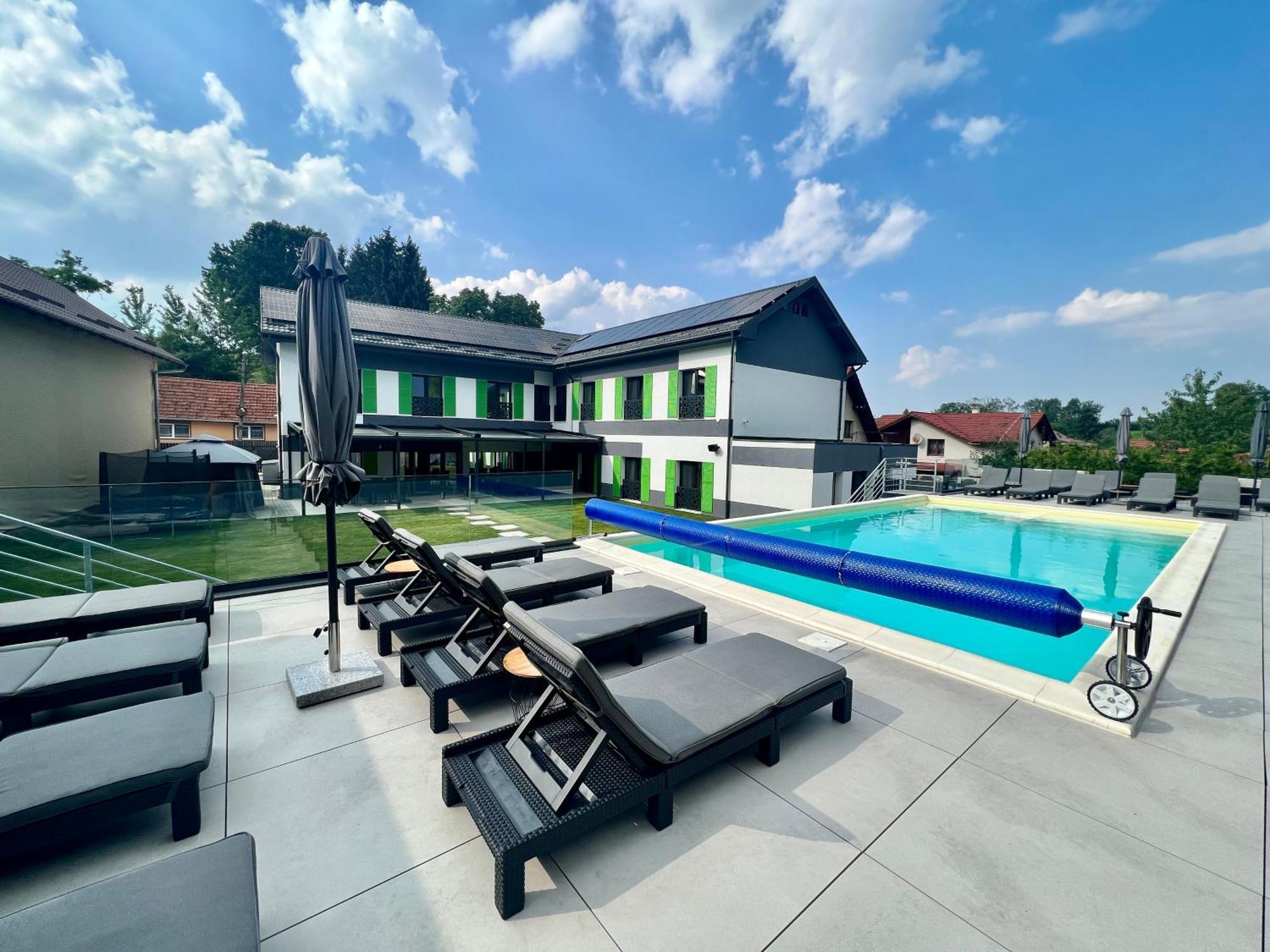 Q Villa Săcele Buitenkant foto